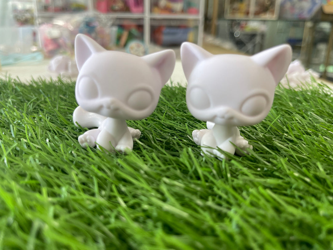 lps sitting cat base pack of 2